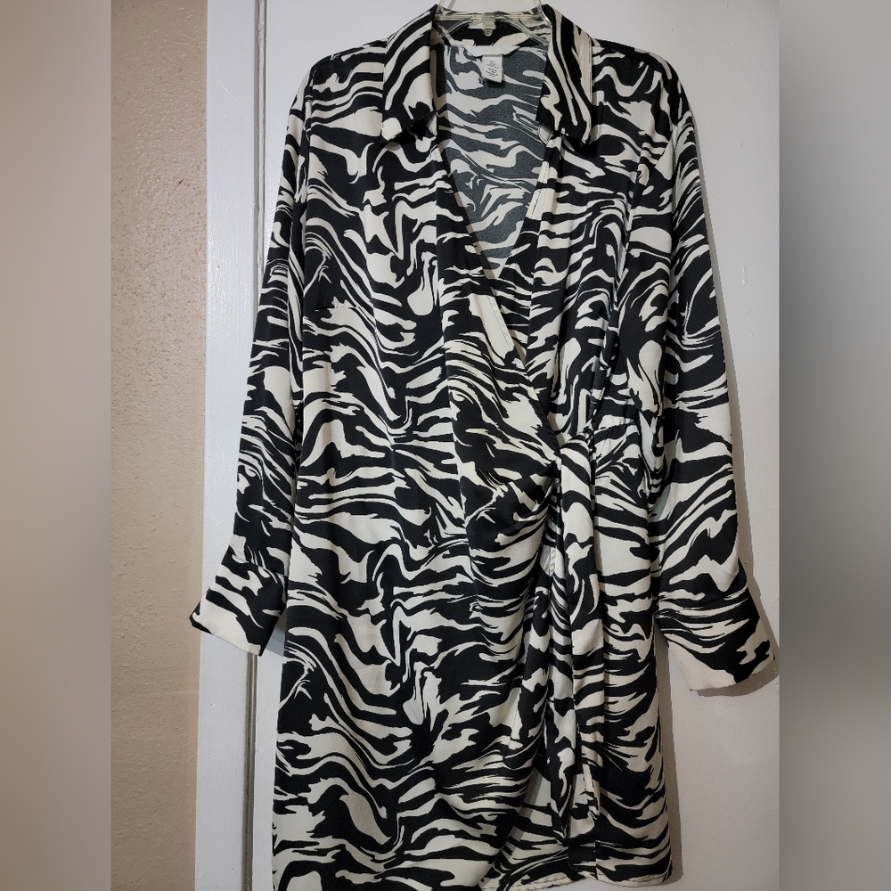 H&M Zebra Print Wrap Dress (Ivory & Black) - Picture 6 of 8